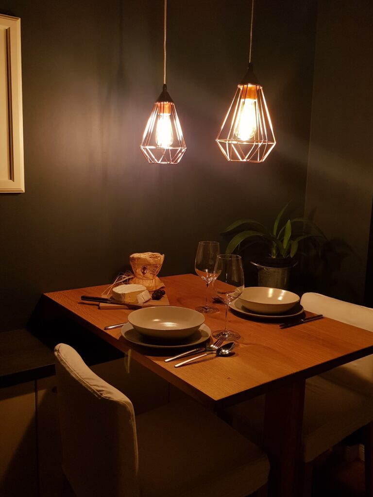 Bequemer Essbereich mit Maßmöbeln