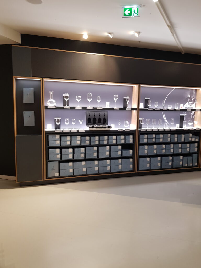 Zwiesel Ladeneinrichtung Maßmöbel