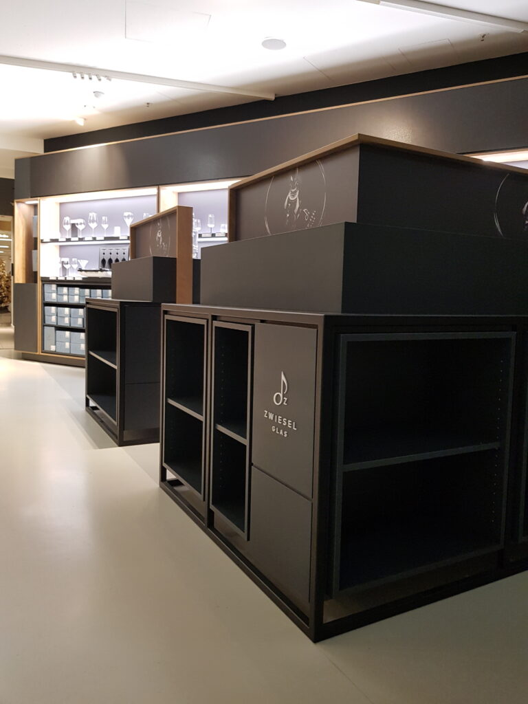 KaDeWe Ladeneinrichtung nach Maß für Firma Zwiesel